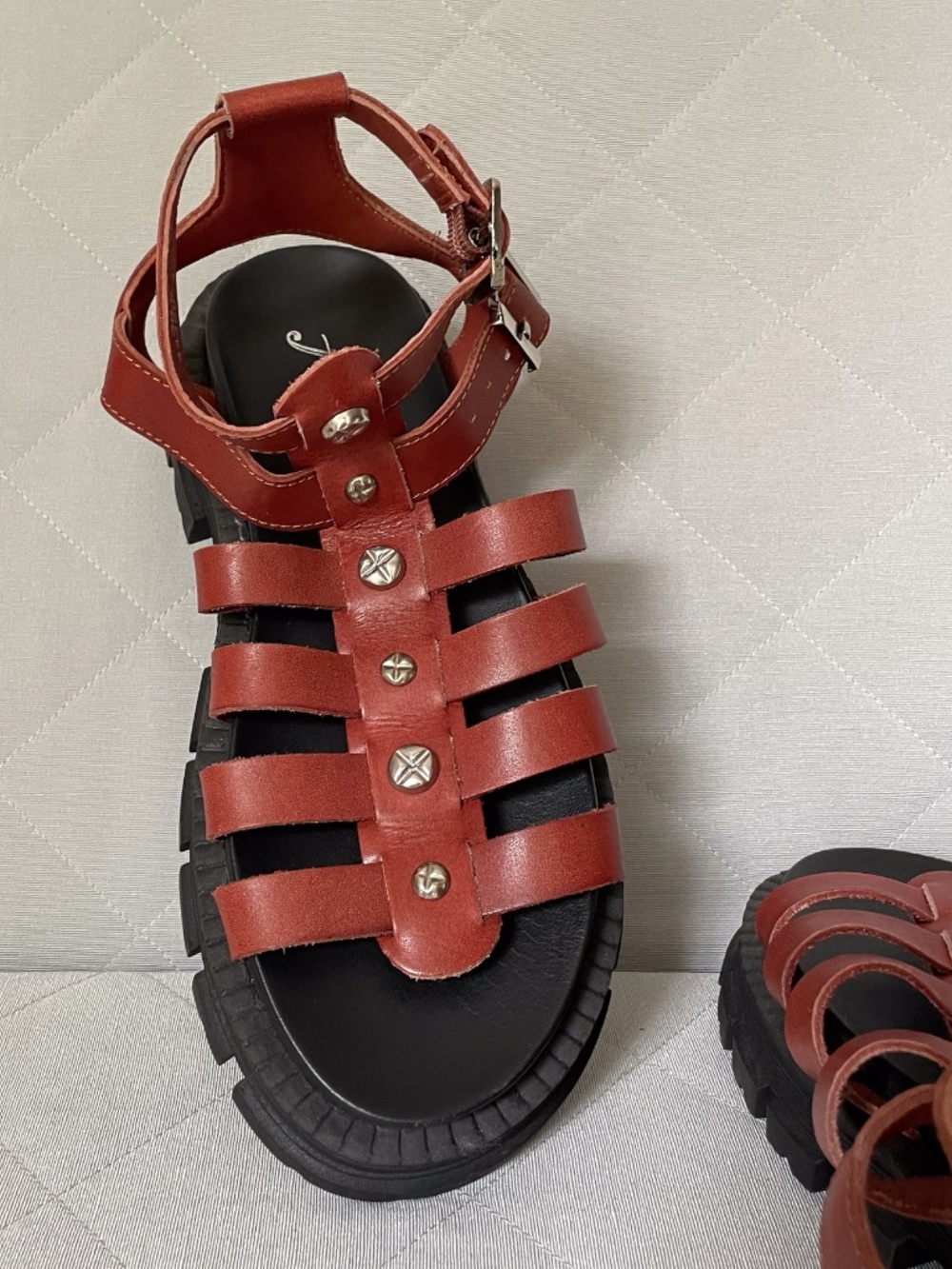 Free People Hadley Hammered Stud Sandals - Like New - 38.5/8 - Picture 10 of 10